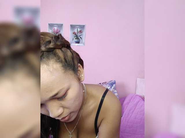 Vaninah live cam on BongaCams