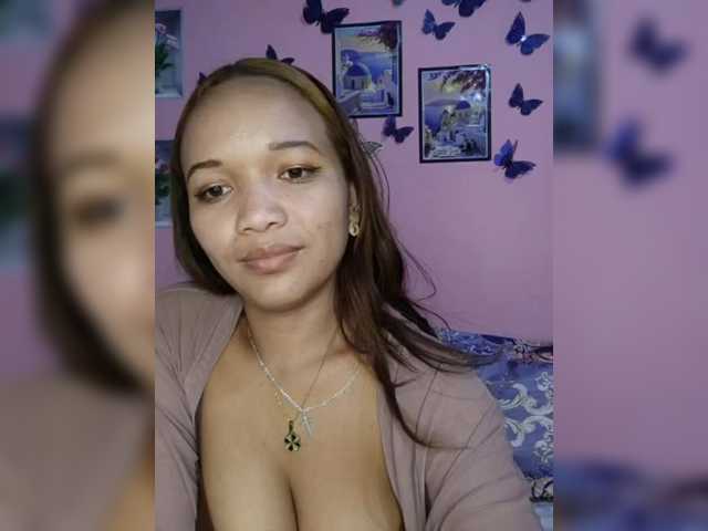 Vaninah live cam on BongaCams