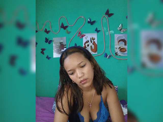 Vaninah live cam on BongaCams