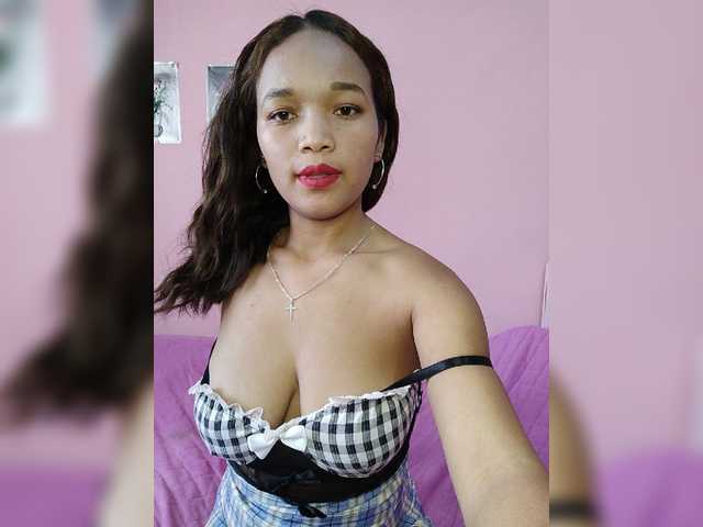 Vaninah live cam on BongaCams