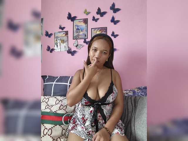 Vaninah live cam on BongaCams