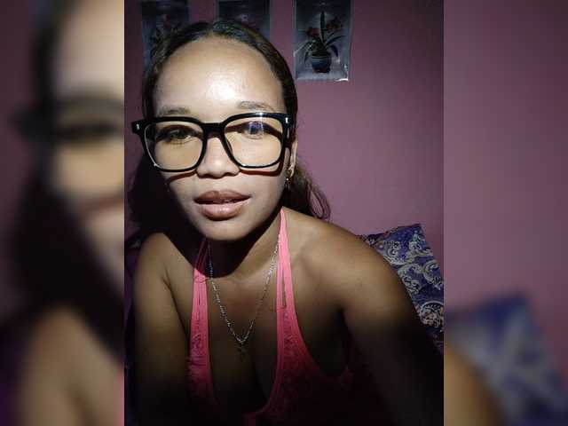 Vaninah live cam on BongaCams