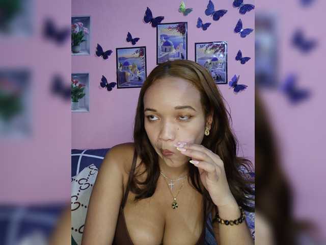 Valentina22 — live female cam