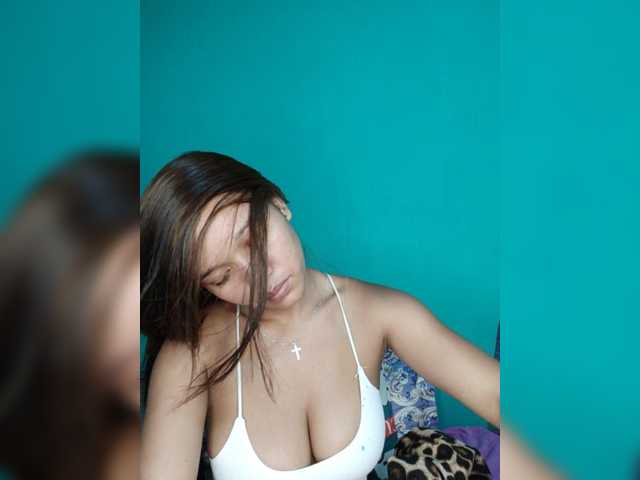 Vaninah live cam on BongaCams