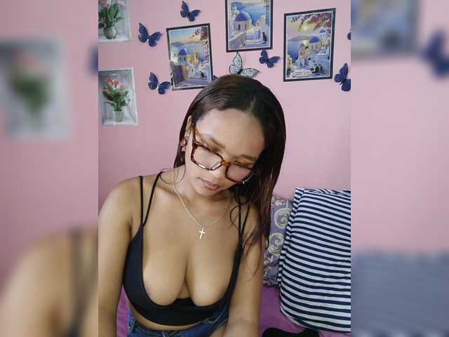 Vaninah live cam on BongaCams