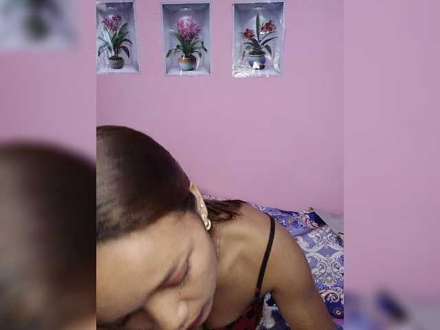 Vaninah live cam on BongaCams