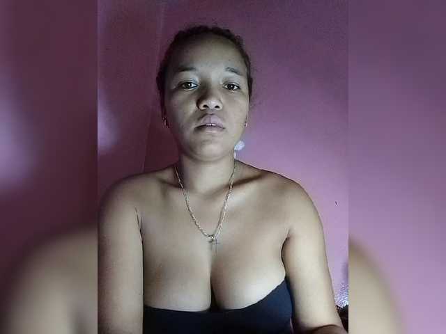 Vaninah live cam on BongaCams