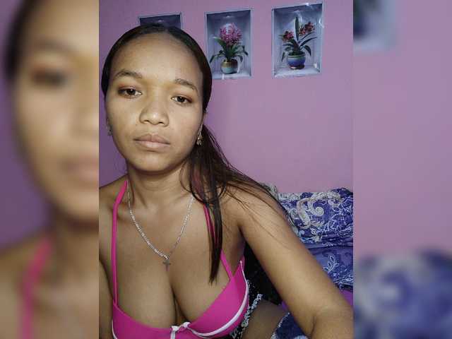 Vaninah live cam on BongaCams