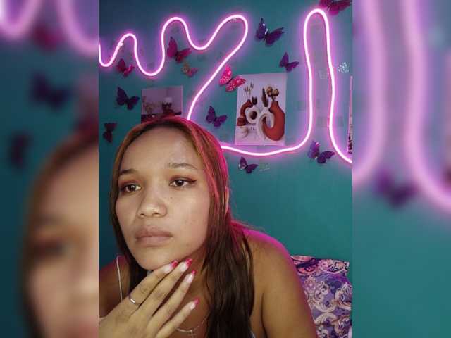 Vaninah live cam on BongaCams