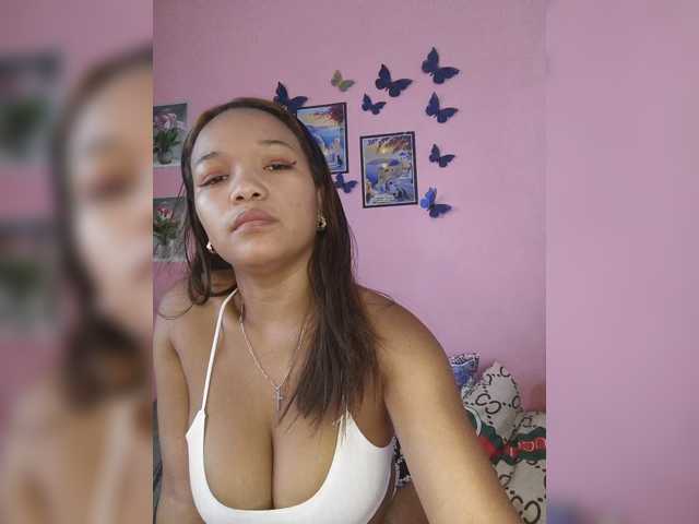 Vaninah live cam on BongaCams