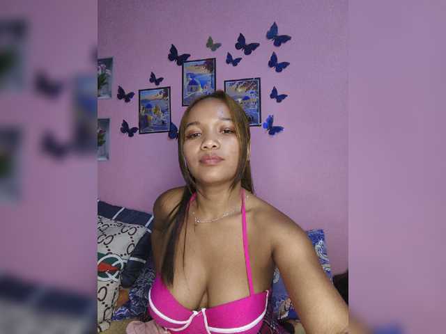 Vaninah live cam on BongaCams