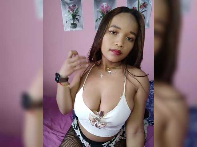 Vaninah live cam on BongaCams