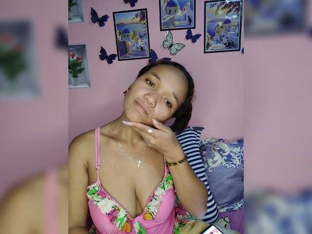 Vaninah live cam on BongaCams