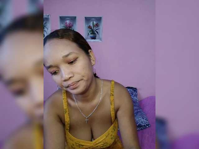 Vaninah live cam on BongaCams