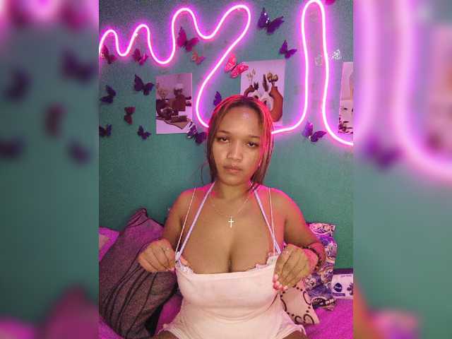 Vaninah live cam on BongaCams
