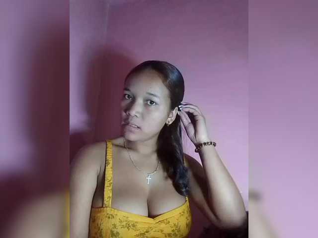 Vaninah live cam on BongaCams