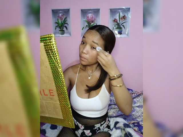 Vaninah live cam on BongaCams
