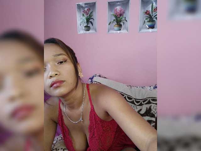 Vaninah live cam on BongaCams