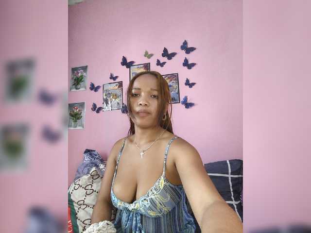 Vaninah live cam on BongaCams