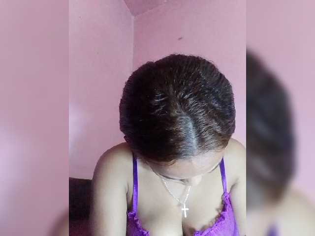 Vaninah live cam on BongaCams