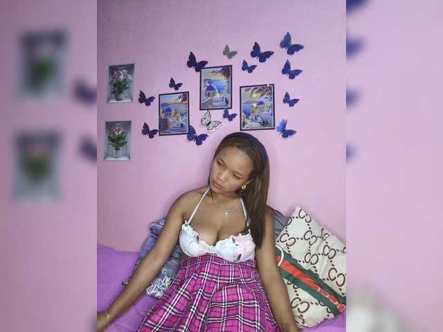 Vaninah live cam on BongaCams