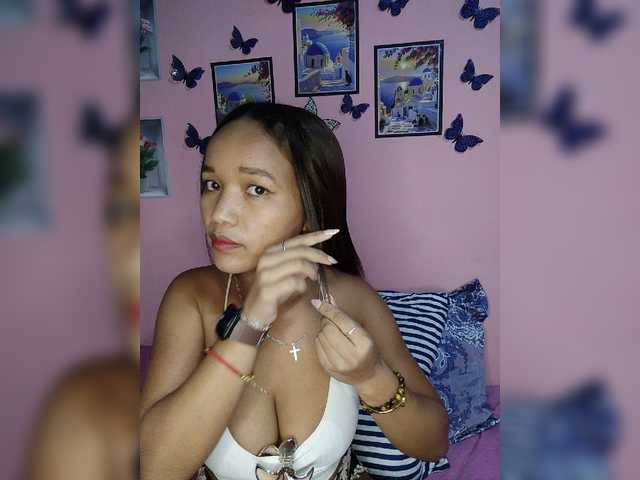 Vaninah live cam on BongaCams