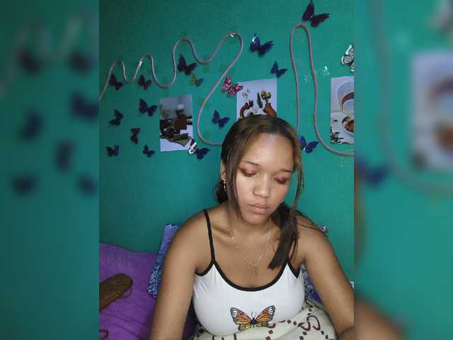 Vaninah live cam on BongaCams