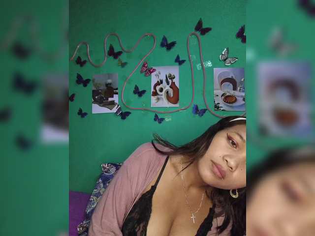 Vaninah live cam on BongaCams