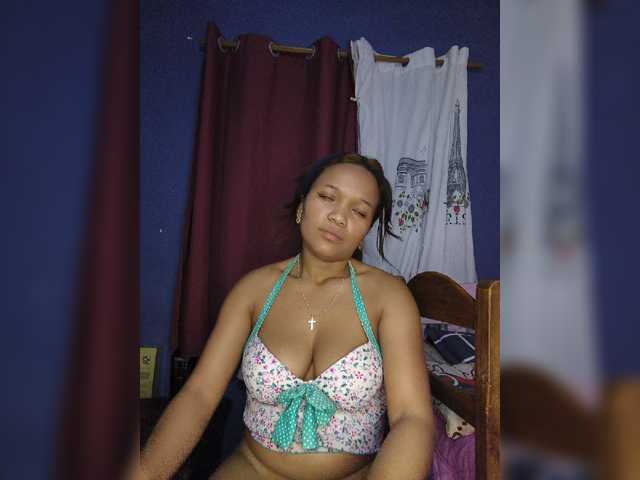 Vaninah live cam on BongaCams