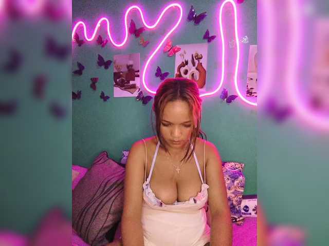 Vaninah live cam on BongaCams