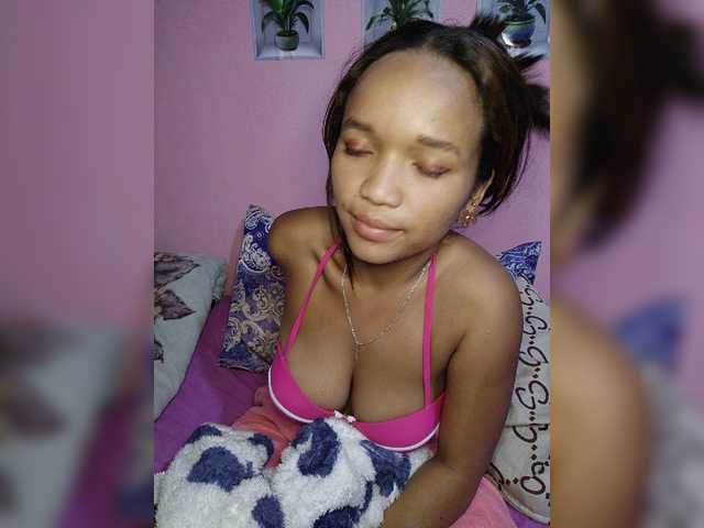 Vaninah live cam on BongaCams