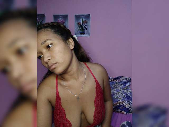 Vaninah live cam on BongaCams