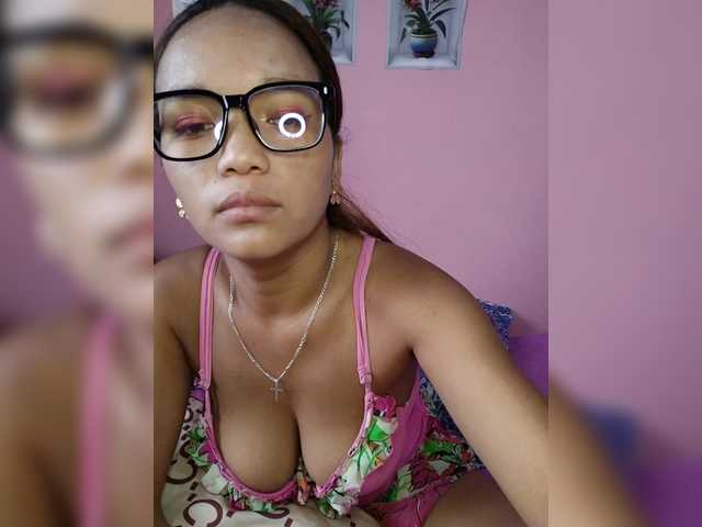 Vaninah live cam on BongaCams