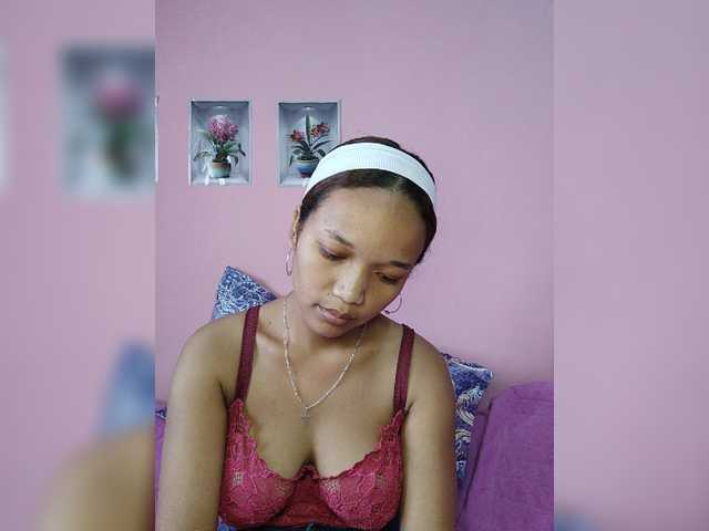 Vaninah live cam on BongaCams