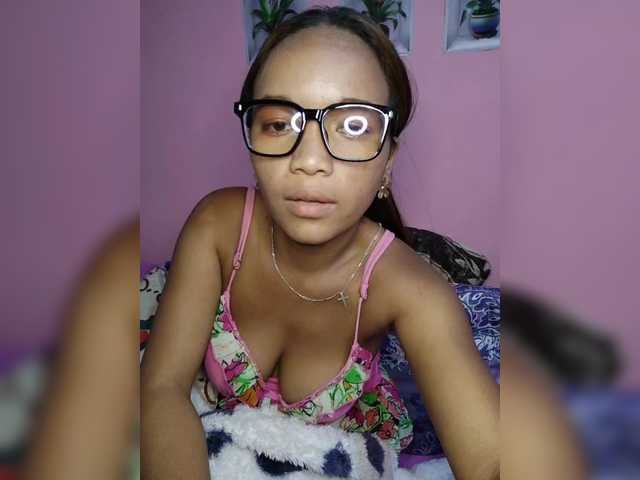 Vaninah live cam on BongaCams