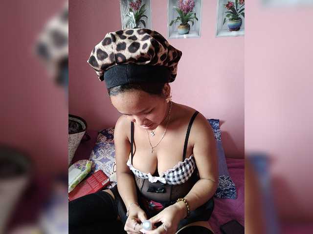 Vaninah live cam on BongaCams