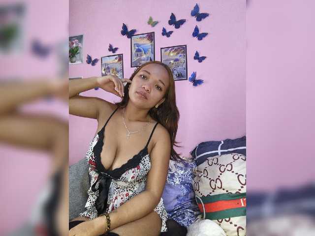 Vaninah live cam on BongaCams
