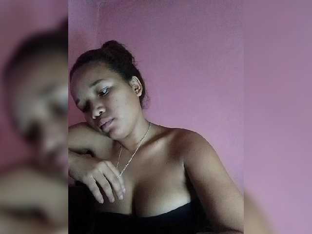 Vaninah live cam on BongaCams