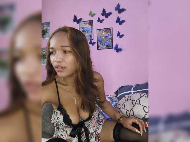 Vaninah live cam on BongaCams