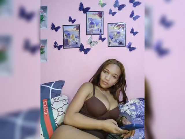 Vaninah live cam on BongaCams