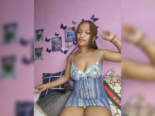 Vaninah live cam on BongaCams