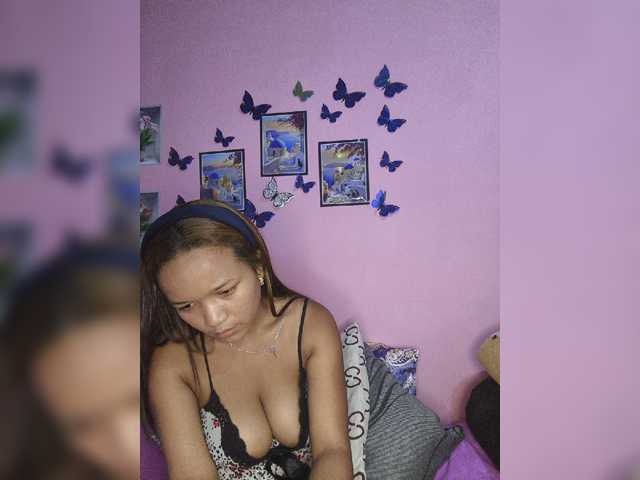 Vaninah live cam on BongaCams