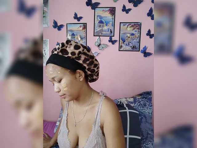 Vaninah live cam on BongaCams