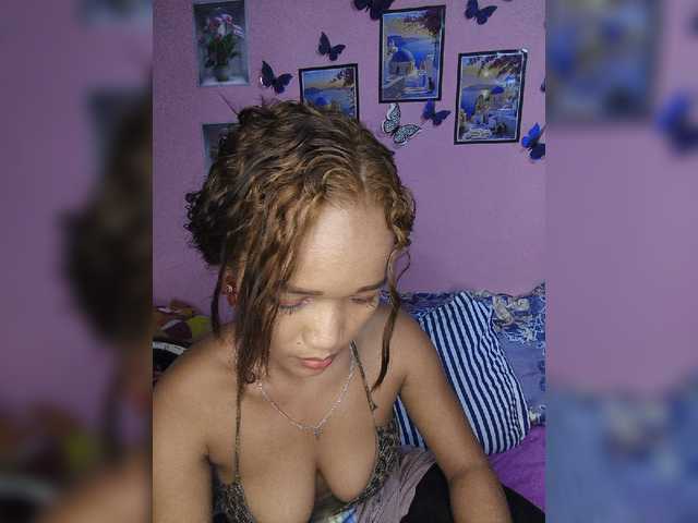Vaninah live cam on BongaCams