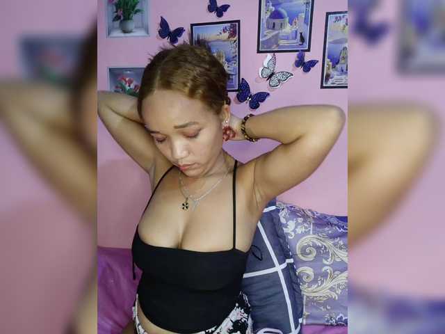 Vaninah live cam on BongaCams