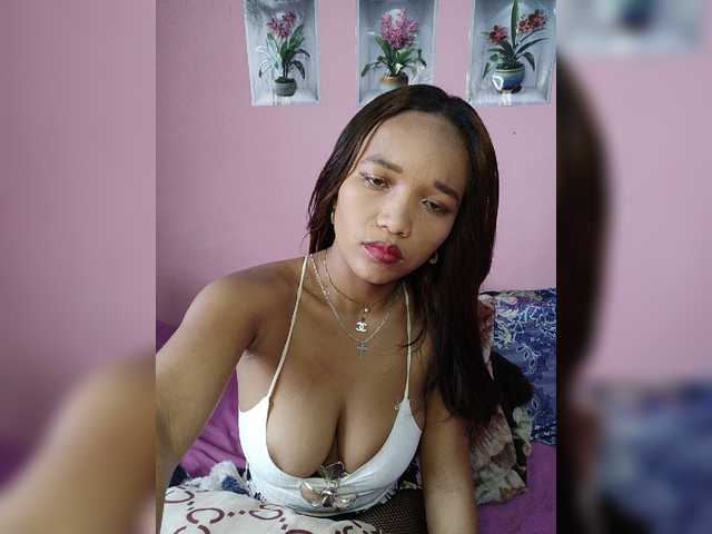 Vaninah live cam on BongaCams
