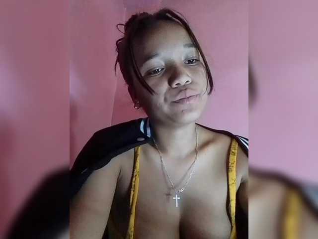 Vaninah live cam on BongaCams