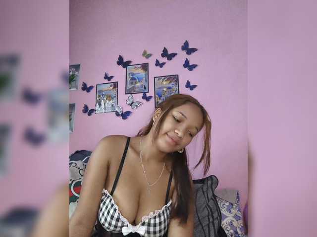 Vaninah live cam on BongaCams