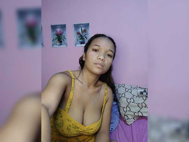 Vaninah live cam on BongaCams
