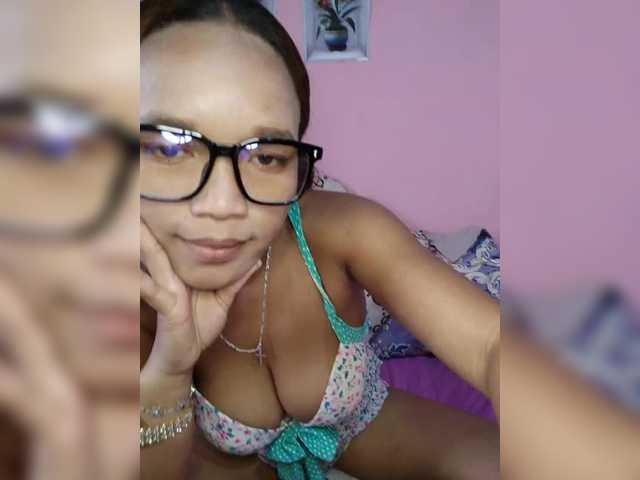 Vaninah live cam on BongaCams